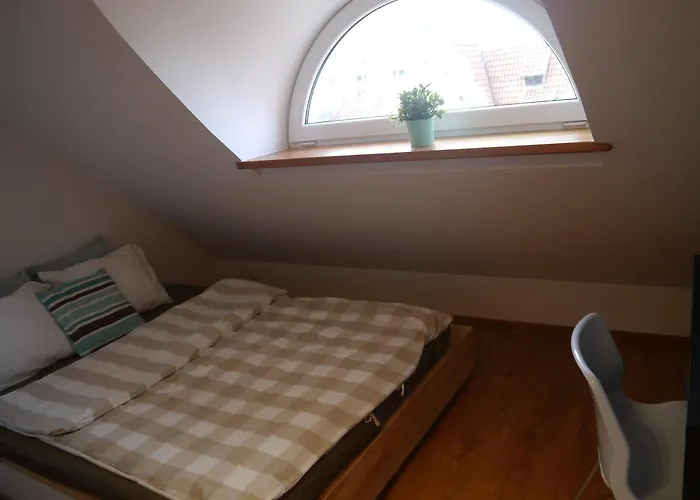 786 Auberge de jeunesse *